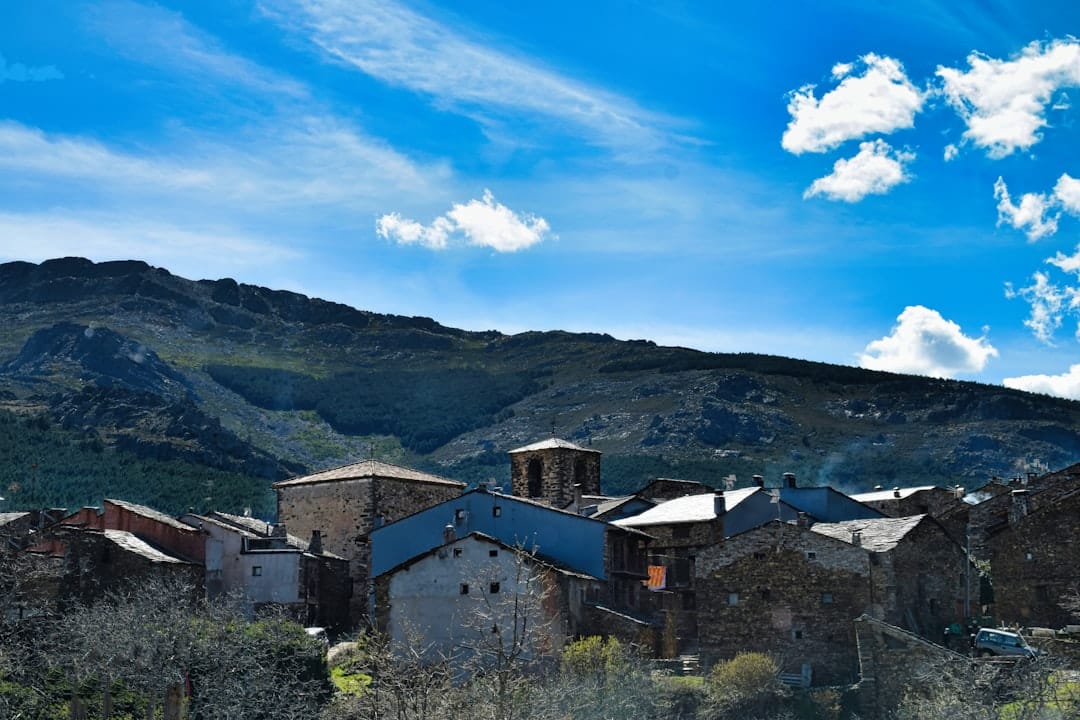 découvrez valverde, l'art de la nature sublimée par ses paysages à couper le souffle, ses traditions riches et sa culture vibrante. explorez ses merveilles cachées et laissez-vous séduire par l'authenticité de cette destination unique.